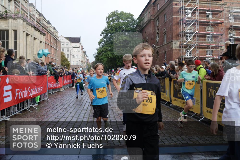 13.09.2026 - Kiel Lauf Yannick Fuchs http://msf.ph/oto/10282079 13.09.2026 08:56:02 Ziel 74, 76, 234, 547, 808, 1126, 1444, 1581, 2143, 2197, 2711, 3358, 3409, 3454, 4755, 5012, 5259, 5289, 5547, 5781, 7155, 7816, 8527, 8619, 8960, 9792, 9930, 9935, 11376, 11995, 12138, 12557, 277, 329, 645, 1150, 1160, 1249, 1310, 1712, 1952, 2344, 2453, 2642, 2998, 3253, 4122, 4545, 4682, 5297, 5876, 5932, 6290, 7207, 7601, 7748, 7852, 7929, 9033, 9302, 9344, 10227, 10271, 10818, 11439, 11657, 12712, 669, 3750, 4023, 5545, 5823, 329, 7207, 7601, 7907, 12219 meine-sportfotos.de