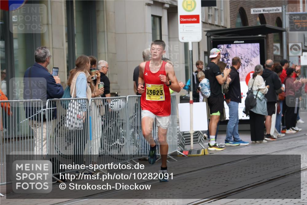 13.09.2026 - 21. swb-Marathon Bremen Strokosch-Dieckow http://msf.ph/oto/10282091 13.09.2026 10:29:37 Ziel 13510, 13579, 11234, 13510, 13517, 13542, 13557, 13579, 13623 meine-sportfotos.de