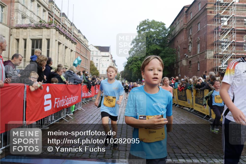 13.09.2026 - Kiel Lauf Yannick Fuchs http://msf.ph/oto/10282095 13.09.2026 08:56:03 Ziel 74, 76, 234, 547, 808, 1126, 1444, 1581, 2143, 2197, 2711, 3358, 3409, 3454, 4755, 5012, 5259, 5289, 5547, 5781, 6232, 6738, 7155, 7816, 8527, 8619, 9792, 9930, 9935, 11376, 11995, 12138, 12557, 277, 329, 645, 1150, 1160, 1249, 1310, 1712, 1952, 2344, 2453, 2642, 2998, 3253, 4122, 4545, 4682, 4755, 5289, 5297, 5876, 5932, 6290, 7748, 7852, 7929, 9033, 9302, 10227, 10271, 10818, 11439, 11657, 12712, 669, 3750, 4023, 5545, 5823, 329, 7207, 7601, 7907, 12219 meine-sportfotos.de