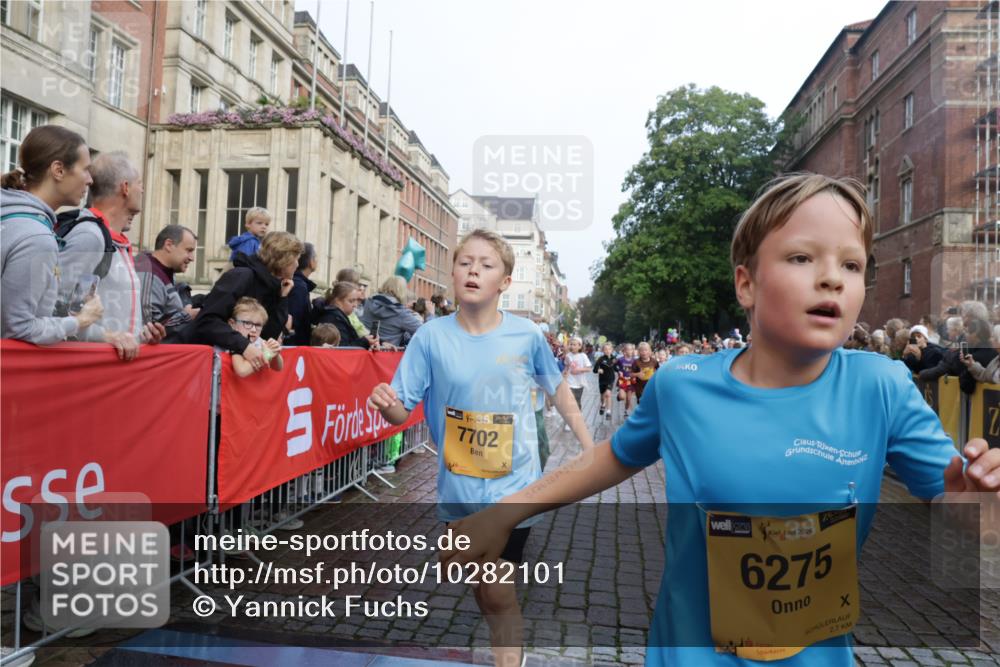 13.09.2026 - Kiel Lauf Yannick Fuchs http://msf.ph/oto/10282101 13.09.2026 08:56:03 Ziel 74, 76, 234, 547, 808, 1126, 1444, 1581, 2143, 2197, 2711, 3358, 3409, 3454, 4755, 5012, 5259, 5289, 5547, 5781, 6232, 6738, 7155, 7816, 8527, 8619, 9792, 9930, 9935, 11376, 11995, 12138, 12557, 277, 329, 645, 1150, 1160, 1249, 1310, 1712, 1952, 2344, 2453, 2642, 2998, 3253, 4122, 4545, 4682, 4755, 5289, 5297, 5876, 5932, 6290, 7748, 7852, 7929, 9033, 9302, 10227, 10271, 10818, 11439, 11657, 12712, 669, 3750, 4023, 5545, 5823, 329, 7207, 7601, 7907, 12219 meine-sportfotos.de