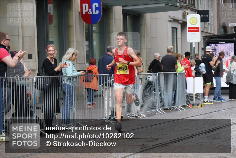 13.09.2026 - 21. swb-Marathon Bremen Strokosch-Dieckow http://msf.ph/oto/10282102 13.09.2026 10:29:38 Ziel 11234, 13510, 13517, 13542, 13557, 13579, 13623 meine-sportfotos.de