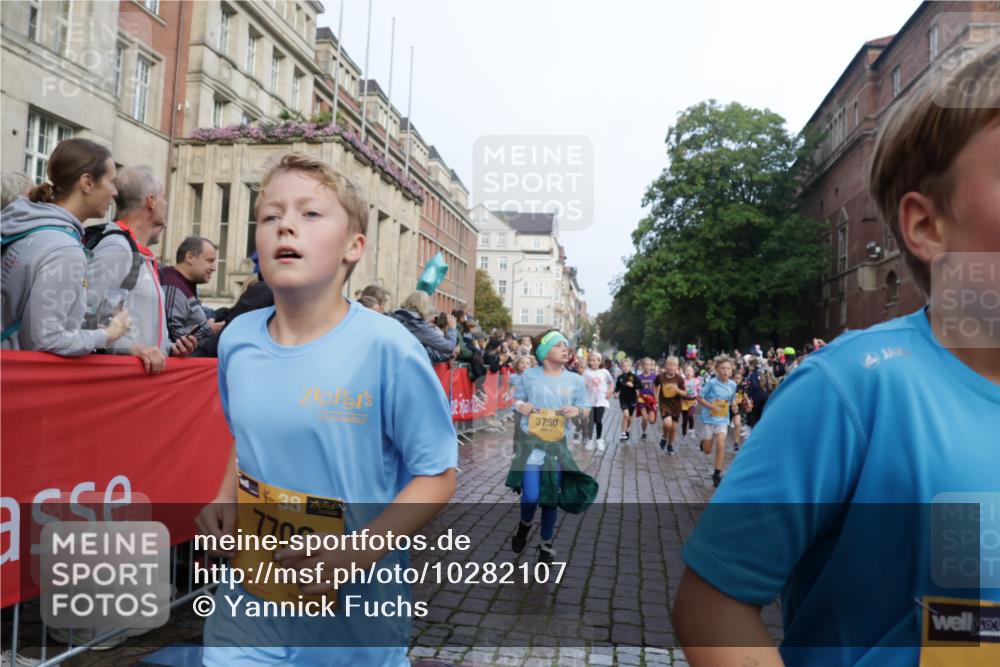 13.09.2026 - Kiel Lauf Yannick Fuchs http://msf.ph/oto/10282107 13.09.2026 08:56:04 Ziel 74, 76, 234, 547, 808, 1126, 1444, 1581, 2143, 2197, 2711, 3179, 3358, 3409, 3454, 5012, 5259, 5547, 5781, 6232, 6738, 7155, 7489, 7816, 8527, 8619, 9792, 9930, 9935, 11376, 11995, 12138, 12557, 277, 645, 1150, 1160, 1249, 1310, 1712, 1952, 2344, 2453, 2642, 2998, 3253, 3358, 4122, 4545, 4682, 4755, 5289, 5297, 5547, 5876, 5932, 6290, 7748, 7852, 7929, 9033, 9302, 10227, 10271, 10818, 11439, 11657, 12712, 669, 3750, 4023, 5545, 5823, 329, 7207, 7601, 7907, 12219 meine-sportfotos.de