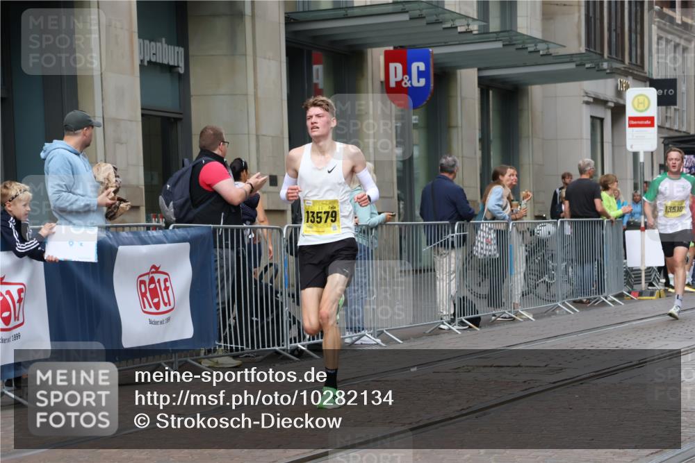 13.09.2026 - 21. swb-Marathon Bremen Strokosch-Dieckow http://msf.ph/oto/10282134 13.09.2026 10:29:42 Ziel 13561, 11234, 13510, 13517, 13542, 13557, 13579, 13623 meine-sportfotos.de