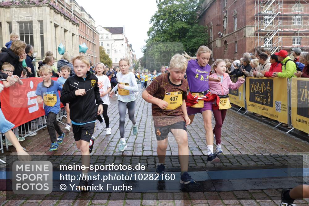 13.09.2026 - Kiel Lauf Yannick Fuchs http://msf.ph/oto/10282160 13.09.2026 08:56:06 Ziel 74, 76, 234, 547, 669, 808, 1126, 1444, 1581, 2143, 2197, 2711, 3179, 3350, 3409, 3454, 5012, 5259, 5759, 5781, 6212, 6232, 6738, 7155, 7489, 7816, 8527, 9374, 9930, 9935, 11376, 11995, 12138, 12242, 12557, 277, 645, 1150, 1160, 1249, 1310, 1712, 1952, 2344, 2453, 2998, 3253, 3358, 4122, 4545, 4682, 4755, 5289, 5297, 5547, 5781, 5876, 6290, 7748, 7929, 9033, 9302, 10227, 10271, 10818, 11439, 11657, 12712, 3750, 4023, 5545, 5823, 329, 7207, 7601, 7907, 12219 meine-sportfotos.de