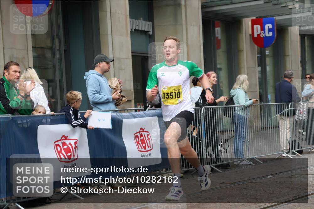 13.09.2026 - 21. swb-Marathon Bremen Strokosch-Dieckow http://msf.ph/oto/10282162 13.09.2026 10:29:45 Ziel 13561, 11234, 13510, 13542, 13579, 13623 meine-sportfotos.de