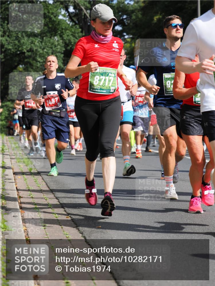 13.09.2026 - 21. swb-Marathon Bremen TobiasT http://msf.ph/oto/10282171 13.09.2026 12:00:04 Laufen 548, 1487, 8717, 21, 26, 208, 21, 21 meine-sportfotos.de