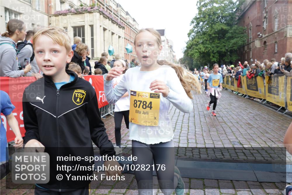 13.09.2026 - Kiel Lauf Yannick Fuchs http://msf.ph/oto/10282176 13.09.2026 08:56:07 Ziel 74, 76, 234, 547, 669, 808, 1126, 1444, 1581, 2143, 2197, 2711, 3179, 3350, 3409, 3454, 5012, 5259, 5759, 6212, 6232, 6738, 7155, 7390, 7489, 7816, 8527, 9374, 9930, 9935, 11376, 11995, 12138, 12242, 12557, 277, 547, 645, 1150, 1160, 1249, 1310, 1712, 2344, 2453, 2998, 3253, 3358, 4122, 4545, 4682, 4755, 5289, 5297, 5547, 5781, 5876, 6290, 7748, 7929, 9033, 9302, 10227, 10271, 10818, 11439, 11657, 12712, 3750, 4023, 5545, 5823, 329, 7207, 7601, 7907, 12219 meine-sportfotos.de