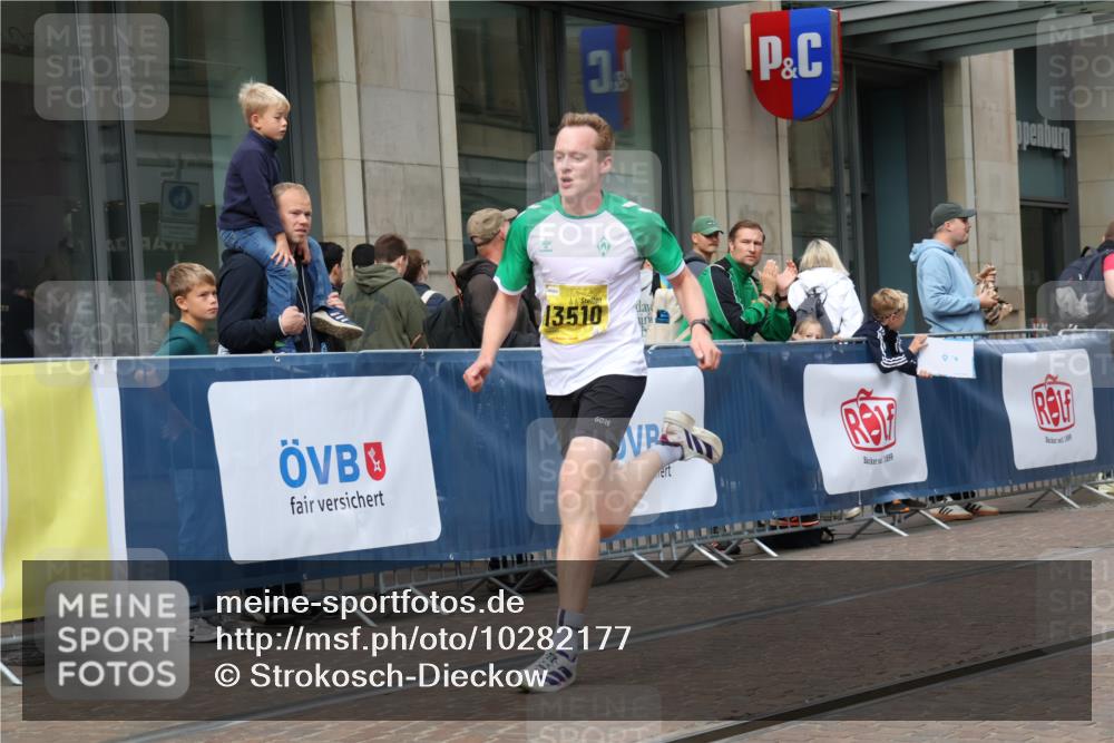 13.09.2026 - 21. swb-Marathon Bremen Strokosch-Dieckow http://msf.ph/oto/10282177 13.09.2026 10:29:46 Ziel 13522, 13561, 11234, 13510, 13542, 13579, 13623 meine-sportfotos.de