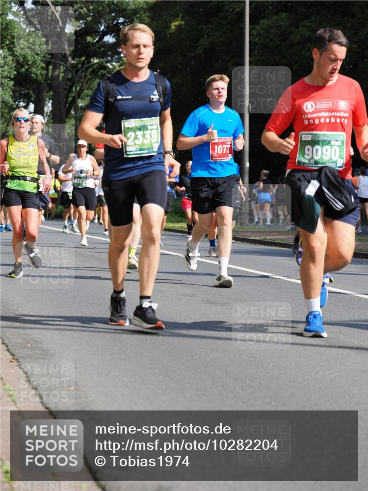 13.09.2026 - 21. swb-Marathon Bremen TobiasT http://msf.ph/oto/10282204 13.09.2026 12:00:12 Laufen 6886, 2339, 1077, 9090 meine-sportfotos.de