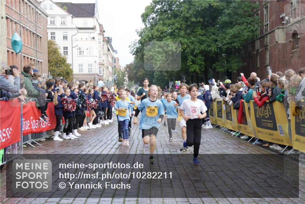 13.09.2026 - Kiel Lauf Yannick Fuchs http://msf.ph/oto/10282211 13.09.2026 08:56:09 Ziel 74, 76, 234, 669, 808, 1126, 1346, 1444, 1581, 2143, 2197, 2685, 3179, 3350, 3409, 3454, 5012, 5259, 5687, 5759, 6003, 6212, 6232, 6738, 7155, 7390, 7489, 7816, 8527, 9374, 9930, 9935, 10803, 11376, 11995, 12138, 12242, 12557, 277, 547, 645, 1150, 1160, 1249, 1310, 1712, 2453, 2711, 2998, 3253, 3358, 3409, 4122, 4545, 4682, 4755, 5289, 5297, 5547, 5781, 5876, 6290, 7748, 7929, 9033, 9302, 10227, 10271, 10818, 11439, 11657, 12712, 3750, 4023, 5545, 5823, 329, 7207, 7601 meine-sportfotos.de