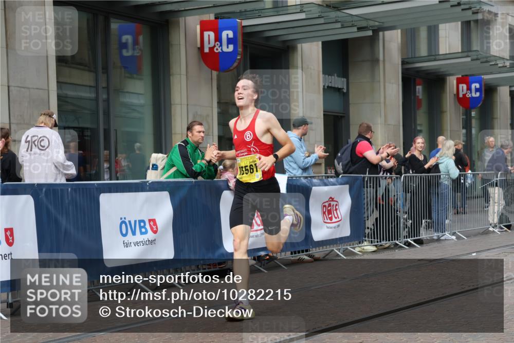 13.09.2026 - 21. swb-Marathon Bremen Strokosch-Dieckow http://msf.ph/oto/10282215 13.09.2026 10:30:14 Ziel 12458, 13576, 13603, 13522, 13561, 13569 meine-sportfotos.de
