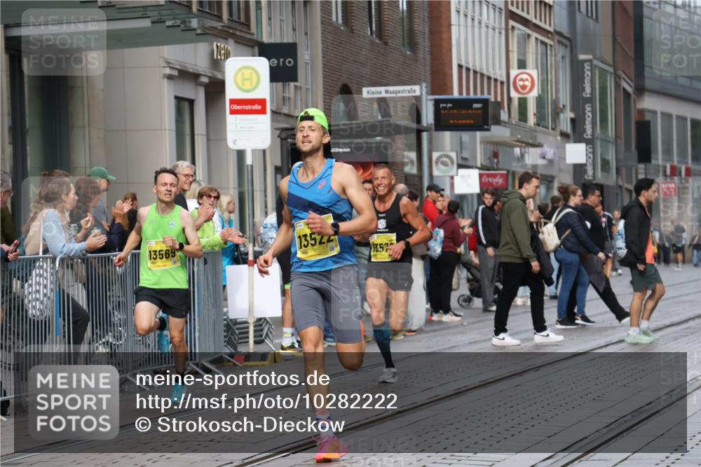13.09.2026 - 21. swb-Marathon Bremen Strokosch-Dieckow http://msf.ph/oto/10282222 13.09.2026 10:30:16 Ziel 12458, 13603, 13522, 13561, 13569, 13576 meine-sportfotos.de