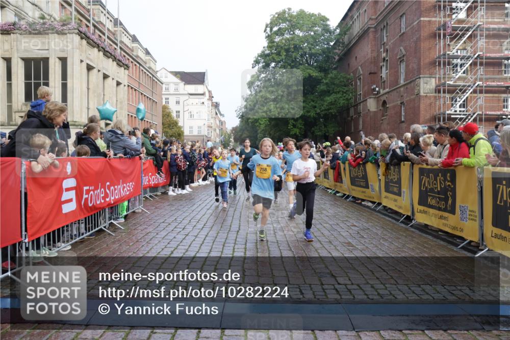 13.09.2026 - Kiel Lauf Yannick Fuchs http://msf.ph/oto/10282224 13.09.2026 08:56:10 Ziel 74, 76, 234, 669, 808, 1126, 1346, 1444, 1581, 2143, 2197, 2685, 3179, 3350, 3454, 5012, 5259, 5687, 5759, 6003, 6212, 6232, 6738, 7155, 7390, 7489, 8527, 9374, 9930, 9935, 10803, 11376, 11995, 12138, 12242, 12557, 277, 547, 645, 1150, 1160, 1249, 1310, 1712, 2453, 2711, 2998, 3253, 3358, 3409, 4122, 4545, 4682, 4755, 5289, 5297, 5547, 5781, 5876, 6290, 7748, 7929, 9033, 9302, 10227, 10271, 10818, 11439, 11657, 12712, 3750, 4023, 5545, 5823, 329 meine-sportfotos.de