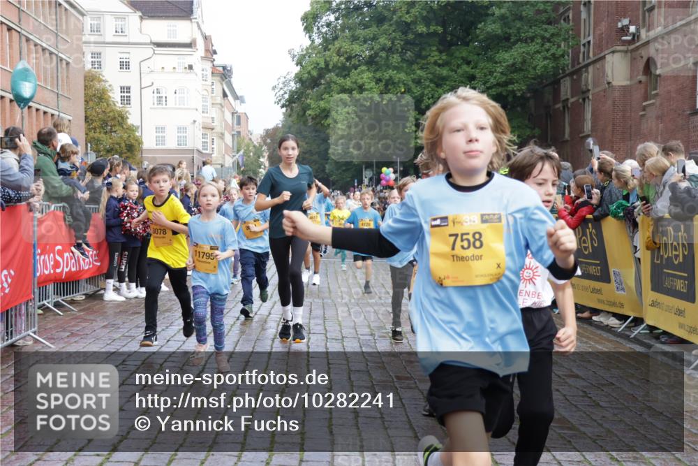 13.09.2026 - Kiel Lauf Yannick Fuchs http://msf.ph/oto/10282241 13.09.2026 08:56:11 Ziel 74, 76, 234, 669, 808, 1126, 1346, 1444, 1581, 2143, 2197, 2685, 3179, 3350, 3454, 5012, 5259, 5687, 5759, 6003, 6212, 6232, 6738, 7155, 7390, 7489, 8527, 9374, 9930, 9935, 10803, 11376, 11409, 11995, 12138, 12242, 277, 547, 645, 1150, 1160, 1249, 1310, 1712, 2453, 2711, 2998, 3253, 3358, 3409, 4122, 4545, 4682, 4755, 5289, 5297, 5547, 5781, 5876, 6290, 7748, 9033, 9302, 10227, 10271, 10818, 11439, 11657, 12712, 3750, 4023, 5545, 5823 meine-sportfotos.de