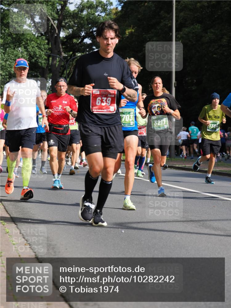 13.09.2026 - 21. swb-Marathon Bremen TobiasT http://msf.ph/oto/10282242 13.09.2026 12:00:25 Laufen 1931, 639, 703, 1573, 3217, 7384 meine-sportfotos.de