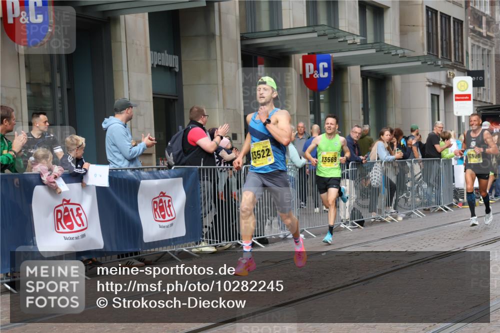 13.09.2026 - 21. swb-Marathon Bremen Strokosch-Dieckow http://msf.ph/oto/10282245 13.09.2026 10:30:17 Ziel 12458, 13603, 13522, 13561, 13569, 13576 meine-sportfotos.de