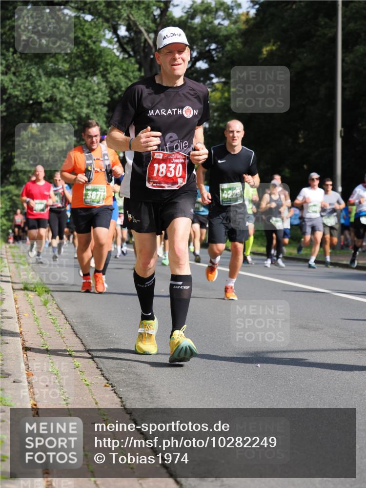 13.09.2026 - 21. swb-Marathon Bremen TobiasT http://msf.ph/oto/10282249 13.09.2026 12:00:35 Laufen 3871, 1830, 4229 meine-sportfotos.de
