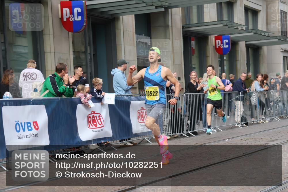13.09.2026 - 21. swb-Marathon Bremen Strokosch-Dieckow http://msf.ph/oto/10282251 13.09.2026 10:30:17 Ziel 12458, 13603, 13522, 13561, 13569, 13576 meine-sportfotos.de