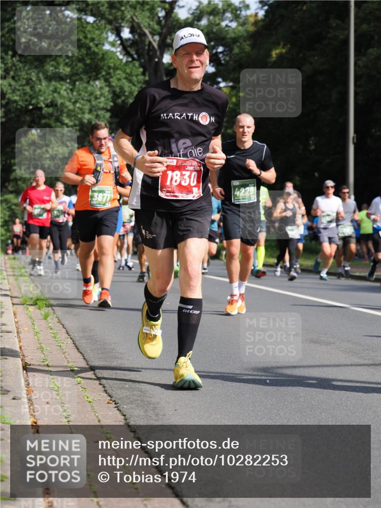 13.09.2026 - 21. swb-Marathon Bremen TobiasT http://msf.ph/oto/10282253 13.09.2026 12:00:35 Laufen 3871, 1830, 4229 meine-sportfotos.de