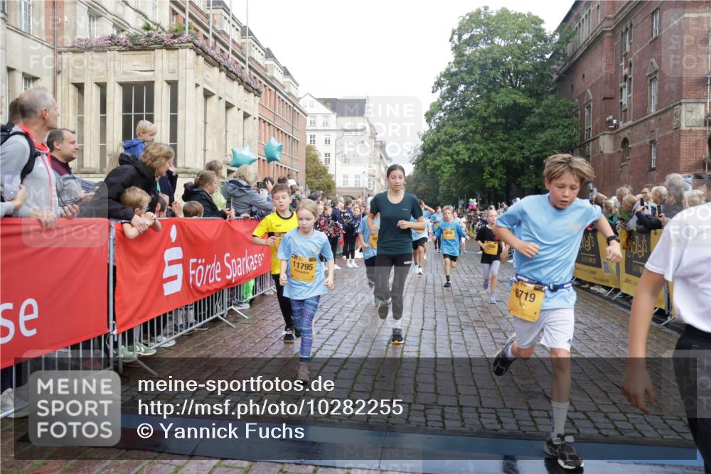 13.09.2026 - Kiel Lauf Yannick Fuchs http://msf.ph/oto/10282255 13.09.2026 08:56:12 Ziel 74, 76, 234, 669, 808, 1126, 1346, 1444, 1581, 2143, 2197, 2497, 2640, 2685, 3179, 3350, 3454, 4165, 5012, 5259, 5687, 5759, 6003, 6212, 6232, 6591, 6738, 7155, 7390, 7489, 7726, 8056, 8527, 8917, 9374, 10803, 11310, 11409, 11995, 12138, 12242, 234, 277, 547, 645, 1150, 1160, 1249, 1310, 1581, 1712, 2453, 2711, 2998, 3253, 3358, 3409, 3454, 4545, 4682, 4755, 5259, 5289, 5297, 5547, 5781, 5876, 6290, 7748, 9033, 9302, 10227, 10271, 10818, 11439, 12712, 3750, 4023, 5545, 5823 meine-sportfotos.de