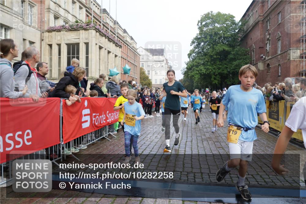 13.09.2026 - Kiel Lauf Yannick Fuchs http://msf.ph/oto/10282258 13.09.2026 08:56:12 Ziel 74, 76, 234, 669, 808, 1126, 1346, 1444, 1581, 2143, 2197, 2497, 2640, 2685, 3179, 3350, 3454, 4165, 5012, 5259, 5687, 5759, 6003, 6212, 6232, 6591, 6738, 7155, 7390, 7489, 7726, 8056, 8527, 8917, 9374, 10803, 11310, 11409, 11995, 12138, 12242, 234, 277, 547, 645, 1150, 1160, 1249, 1310, 1581, 1712, 2453, 2711, 2998, 3253, 3358, 3409, 3454, 4545, 4682, 4755, 5259, 5289, 5297, 5547, 5781, 5876, 6290, 7748, 9033, 9302, 10227, 10271, 10818, 11439, 12712, 3750, 4023, 5545, 5823 meine-sportfotos.de