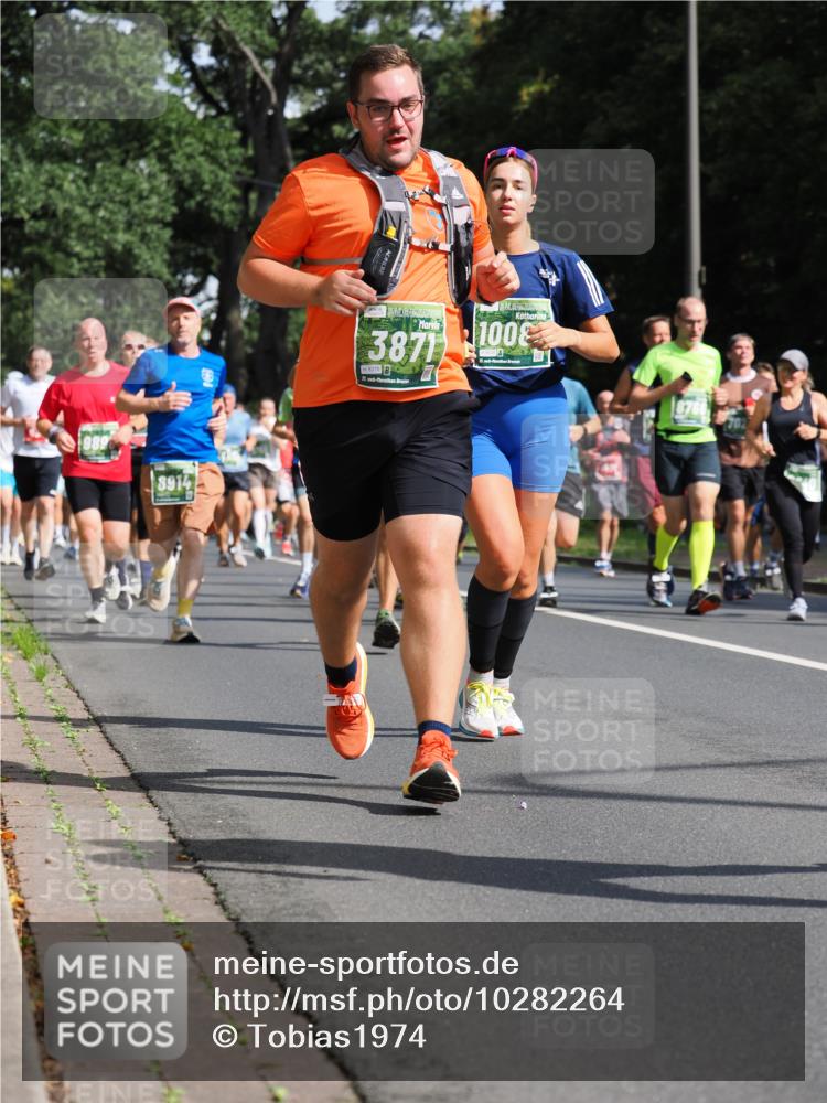 13.09.2026 - 21. swb-Marathon Bremen TobiasT http://msf.ph/oto/10282264 13.09.2026 12:00:37 Laufen 8914, 3871, 100, 8376, 21, 21 meine-sportfotos.de