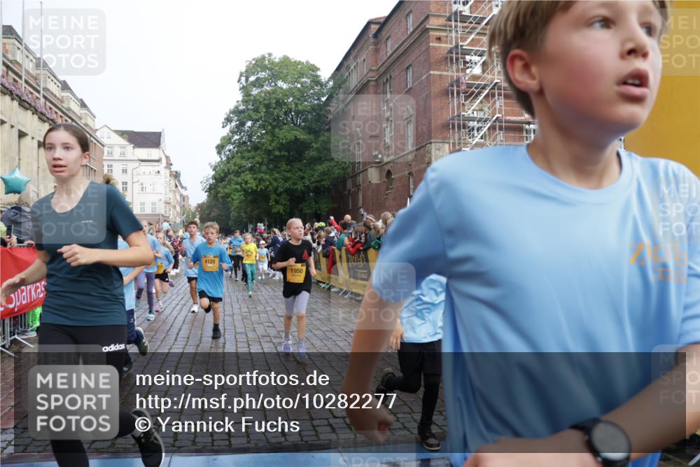 13.09.2026 - Kiel Lauf Yannick Fuchs http://msf.ph/oto/10282277 13.09.2026 08:56:13 Ziel 74, 76, 669, 808, 1126, 1346, 1444, 2143, 2197, 2497, 2640, 2685, 3179, 3350, 4165, 5012, 5687, 5759, 5823, 6003, 6212, 6232, 6275, 6591, 6738, 7155, 7390, 7489, 7726, 7769, 8056, 8259, 8544, 8917, 9374, 10803, 11310, 11409, 11995, 12138, 12242, 74, 234, 277, 547, 645, 808, 1150, 1160, 1249, 1310, 1581, 1712, 2453, 2711, 2998, 3253, 3358, 3409, 3454, 4545, 4682, 4755, 5259, 5289, 5297, 5547, 5781, 5876, 6290, 7748, 9033, 9302, 10227, 10271, 10818, 11439, 3750, 4023, 5545 meine-sportfotos.de