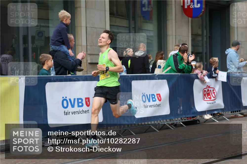 13.09.2026 - 21. swb-Marathon Bremen Strokosch-Dieckow http://msf.ph/oto/10282287 13.09.2026 10:30:19 Ziel 12458, 13603, 13522, 13561, 13569, 13576 meine-sportfotos.de