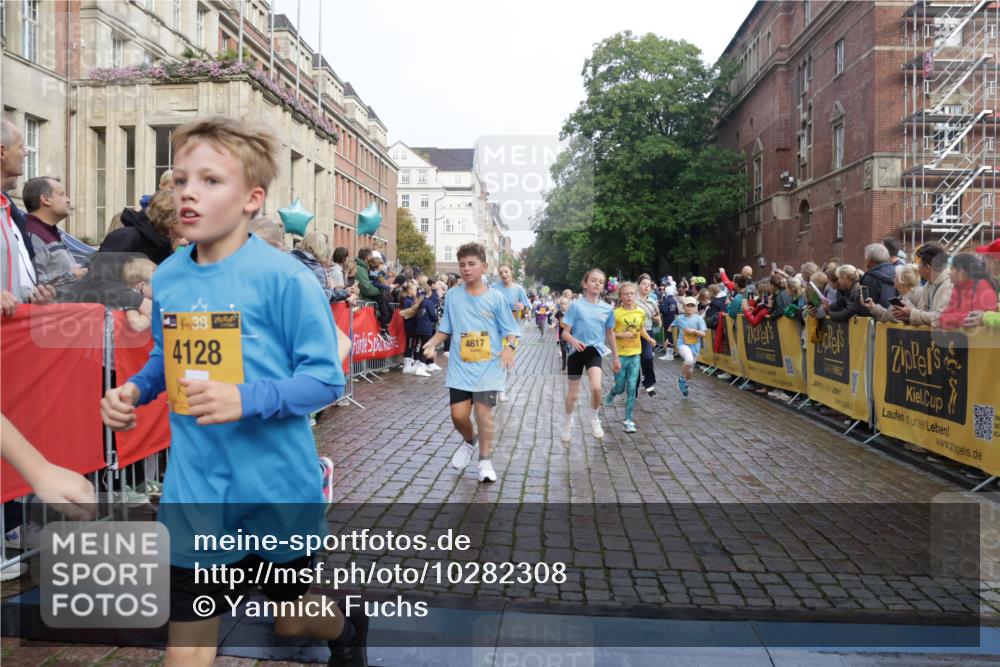13.09.2026 - Kiel Lauf Yannick Fuchs http://msf.ph/oto/10282308 13.09.2026 08:56:14 Ziel 76, 669, 1126, 1346, 1444, 2143, 2197, 2497, 2640, 2685, 3179, 3350, 4165, 5012, 5687, 5759, 5823, 6003, 6212, 6232, 6275, 6591, 6738, 7155, 7390, 7489, 7702, 7726, 7769, 8056, 8259, 8544, 8917, 9374, 10803, 11310, 11409, 11995, 12138, 12242, 74, 76, 234, 277, 547, 645, 808, 1150, 1160, 1249, 1310, 1581, 1712, 2711, 2998, 3253, 3358, 3409, 3454, 4545, 4682, 4755, 5259, 5289, 5297, 5547, 5781, 5876, 6290, 7748, 9033, 9302, 10227, 10818, 11439, 3750, 4023, 5545 meine-sportfotos.de