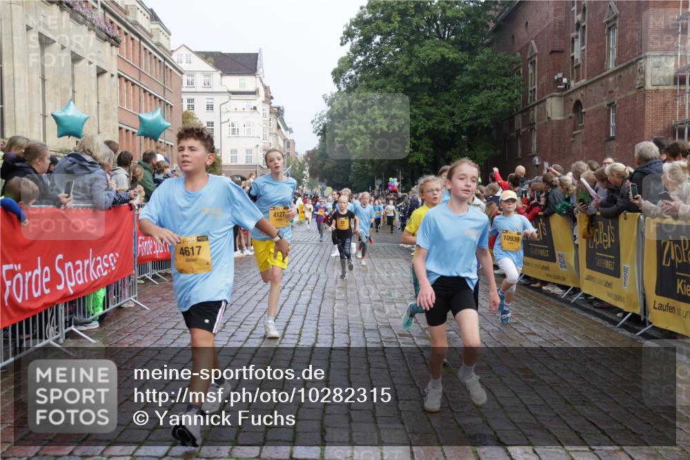 13.09.2026 - Kiel Lauf Yannick Fuchs http://msf.ph/oto/10282315 13.09.2026 08:56:15 Ziel 669, 1126, 1346, 1444, 2143, 2197, 2497, 2640, 2685, 3179, 3350, 3750, 4023, 4165, 5012, 5545, 5687, 5759, 5823, 6003, 6212, 6232, 6275, 6591, 6738, 7155, 7390, 7489, 7702, 7726, 7769, 8056, 8259, 8544, 8917, 9374, 10803, 11310, 11409, 11995, 12242, 74, 76, 234, 277, 547, 645, 808, 1126, 1150, 1160, 1249, 1310, 1444, 1581, 1712, 2143, 2711, 2998, 3253, 3358, 3409, 3454, 4545, 4682, 4755, 5012, 5259, 5289, 5297, 5547, 5781, 5876, 6290, 7748, 9033, 9302, 10227, 10818, 11439 meine-sportfotos.de