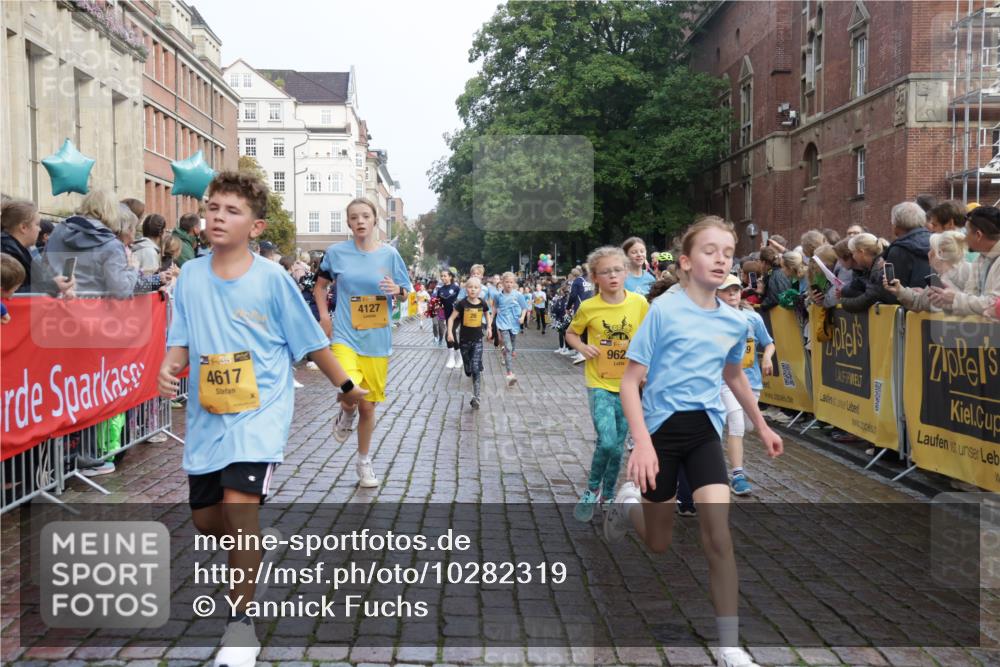 13.09.2026 - Kiel Lauf Yannick Fuchs http://msf.ph/oto/10282319 13.09.2026 08:56:15 Ziel 669, 1126, 1346, 1444, 2143, 2197, 2497, 2640, 2685, 3179, 3350, 3750, 4023, 4165, 5012, 5545, 5687, 5759, 5823, 6003, 6212, 6232, 6275, 6591, 6738, 7155, 7390, 7489, 7702, 7726, 7769, 8056, 8259, 8544, 8917, 9374, 10803, 11310, 11409, 11995, 12242, 74, 76, 234, 277, 547, 645, 808, 1126, 1150, 1160, 1249, 1310, 1444, 1581, 1712, 2143, 2711, 2998, 3253, 3358, 3409, 3454, 4545, 4682, 4755, 5012, 5259, 5289, 5297, 5547, 5781, 5876, 6290, 7748, 9033, 9302, 10227, 10818, 11439 meine-sportfotos.de
