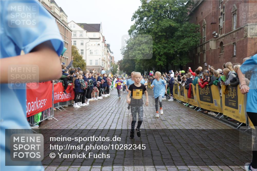13.09.2026 - Kiel Lauf Yannick Fuchs http://msf.ph/oto/10282345 13.09.2026 08:56:17 Ziel 407, 669, 759, 1346, 2197, 2497, 2640, 2685, 3179, 3350, 3750, 4023, 4165, 5459, 5545, 5687, 5759, 5823, 6003, 6212, 6232, 6275, 6371, 6591, 6738, 7390, 7489, 7702, 7726, 7769, 8056, 8259, 8544, 8917, 9374, 9957, 10610, 10803, 11310, 11409, 12242, 74, 76, 234, 277, 547, 645, 808, 1126, 1150, 1160, 1249, 1310, 1444, 1581, 1712, 2143, 2197, 2711, 2998, 3253, 3358, 3409, 3454, 4545, 4682, 4755, 5012, 5259, 5289, 5297, 5547, 5781, 5876, 6290, 9033, 9302, 10818, 11439 meine-sportfotos.de