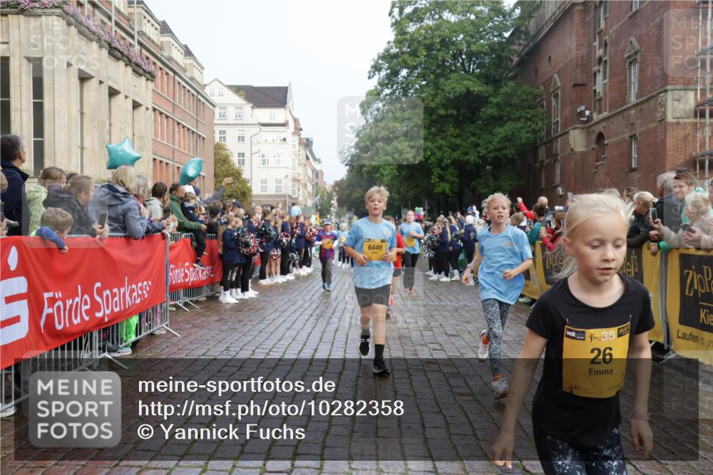 13.09.2026 - Kiel Lauf Yannick Fuchs http://msf.ph/oto/10282358 13.09.2026 08:56:18 Ziel 407, 470, 669, 759, 1009, 1346, 2173, 2497, 2640, 2685, 3179, 3350, 3750, 4023, 4165, 4602, 5459, 5545, 5687, 5759, 5823, 6003, 6212, 6232, 6275, 6371, 6591, 6738, 7390, 7489, 7702, 7726, 7769, 8056, 8259, 8544, 8784, 8917, 9374, 9957, 10610, 10803, 11310, 11409, 12242, 74, 76, 234, 277, 547, 645, 808, 1126, 1150, 1160, 1249, 1310, 1444, 1581, 1712, 2143, 2197, 2711, 3253, 3358, 3409, 3454, 4545, 4682, 4755, 5012, 5259, 5289, 5297, 5547, 5781, 5876, 6232, 6290, 9302, 10818 meine-sportfotos.de