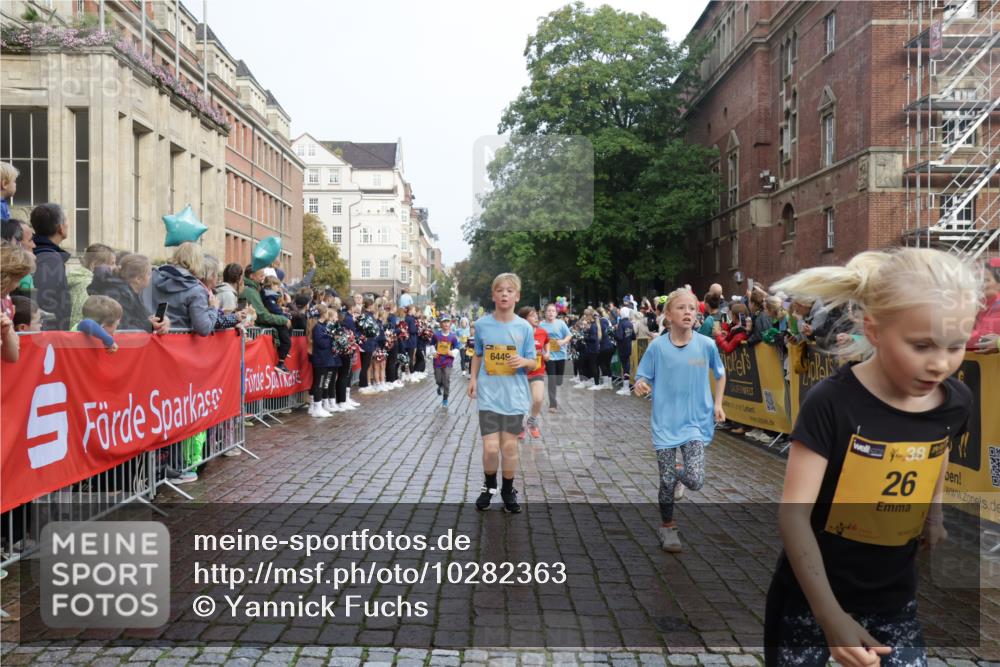 13.09.2026 - Kiel Lauf Yannick Fuchs http://msf.ph/oto/10282363 13.09.2026 08:56:18 Ziel 407, 470, 669, 759, 1009, 1346, 2173, 2497, 2640, 2685, 3179, 3350, 3750, 4023, 4165, 4602, 5459, 5545, 5687, 5759, 5823, 6003, 6212, 6232, 6275, 6371, 6591, 6738, 7390, 7489, 7702, 7726, 7769, 8056, 8259, 8544, 8784, 8917, 9374, 9957, 10610, 10803, 11310, 11409, 12242, 74, 76, 234, 277, 547, 645, 808, 1126, 1150, 1160, 1249, 1310, 1444, 1581, 1712, 2143, 2197, 2711, 3253, 3358, 3409, 3454, 4545, 4682, 4755, 5012, 5259, 5289, 5297, 5547, 5781, 5876, 6232, 6290, 9302, 10818 meine-sportfotos.de