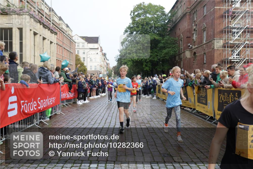 13.09.2026 - Kiel Lauf Yannick Fuchs http://msf.ph/oto/10282366 13.09.2026 08:56:18 Ziel 407, 470, 669, 759, 1009, 1346, 2173, 2497, 2640, 2685, 3179, 3350, 3750, 4023, 4165, 4602, 5459, 5545, 5687, 5759, 5823, 6003, 6212, 6232, 6275, 6371, 6591, 6738, 7390, 7489, 7702, 7726, 7769, 8056, 8259, 8544, 8784, 8917, 9374, 9957, 10610, 10803, 11310, 11409, 12242, 74, 76, 234, 277, 547, 645, 808, 1126, 1150, 1160, 1249, 1310, 1444, 1581, 1712, 2143, 2197, 2711, 3253, 3358, 3409, 3454, 4545, 4682, 4755, 5012, 5259, 5289, 5297, 5547, 5781, 5876, 6232, 6290, 9302, 10818 meine-sportfotos.de