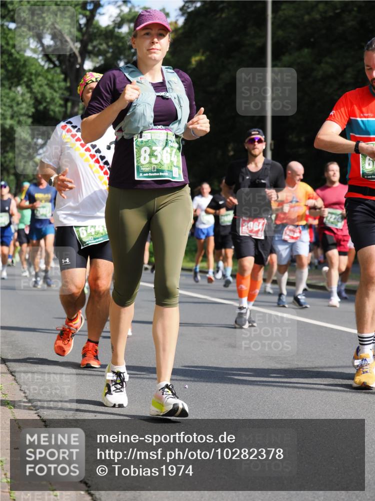 13.09.2026 - 21. swb-Marathon Bremen TobiasT http://msf.ph/oto/10282378 13.09.2026 12:01:10 Laufen 1, 644, 8364, 21, 2064 meine-sportfotos.de