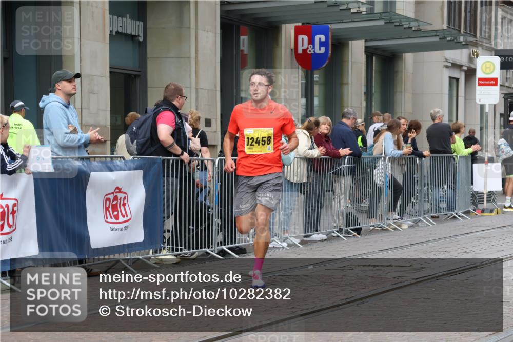 13.09.2026 - 21. swb-Marathon Bremen Strokosch-Dieckow http://msf.ph/oto/10282382 13.09.2026 10:30:37 Ziel 13537, 13554, 13572, 13630, 12458, 13569, 13576, 13603 meine-sportfotos.de