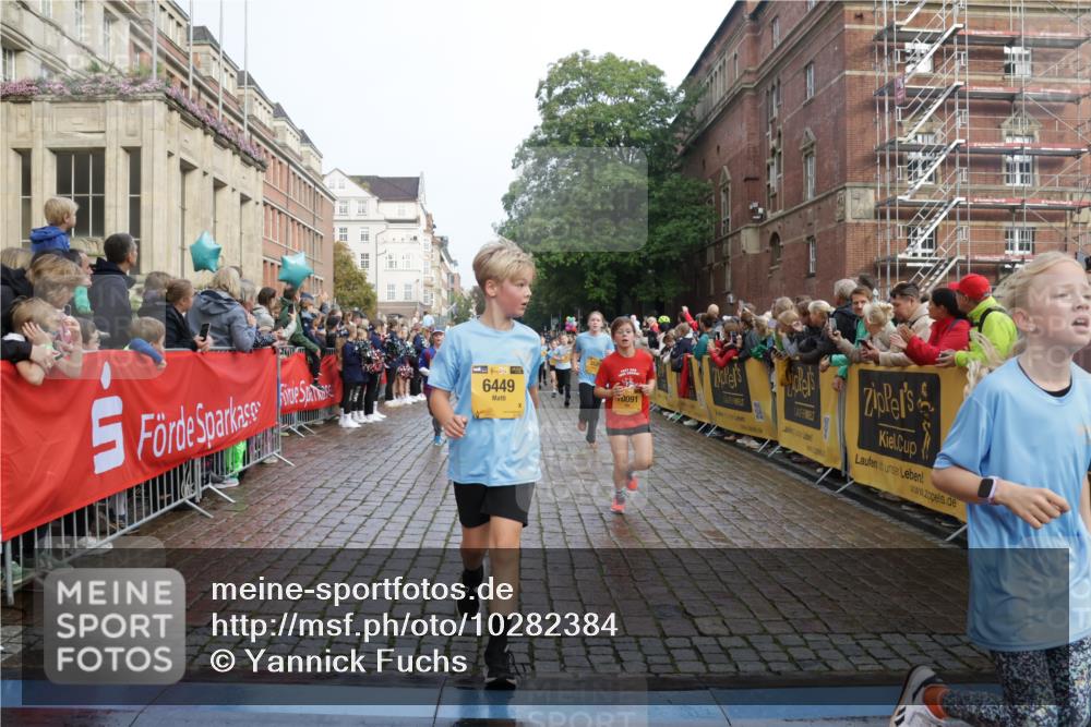 13.09.2026 - Kiel Lauf Yannick Fuchs http://msf.ph/oto/10282384 13.09.2026 08:56:19 Ziel 407, 470, 669, 759, 1009, 1346, 2173, 2497, 2640, 2685, 2719, 3179, 3350, 3750, 4023, 4165, 4602, 5459, 5545, 5687, 5759, 5823, 6003, 6212, 6275, 6371, 6591, 7390, 7489, 7702, 7726, 7769, 8056, 8259, 8544, 8784, 8917, 9374, 9957, 10610, 10803, 11310, 11409, 12242, 74, 76, 234, 277, 547, 645, 808, 1126, 1160, 1249, 1310, 1444, 1581, 1712, 2143, 2197, 2711, 3179, 3253, 3358, 3409, 3454, 4545, 4682, 4755, 5012, 5259, 5289, 5297, 5547, 5781, 5876, 6232, 6290, 10818 meine-sportfotos.de