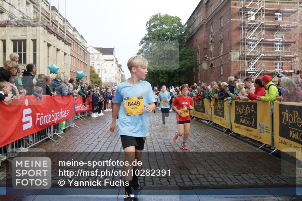 13.09.2026 - Kiel Lauf Yannick Fuchs http://msf.ph/oto/10282391 13.09.2026 08:56:20 Ziel 407, 470, 669, 759, 1009, 1346, 2173, 2497, 2640, 2685, 2719, 3350, 3750, 4023, 4165, 4537, 4602, 5459, 5545, 5687, 5759, 5823, 6003, 6212, 6275, 6371, 6591, 7390, 7702, 7726, 7769, 8056, 8259, 8544, 8784, 8917, 9374, 9957, 10610, 10803, 11310, 11409, 12242, 74, 76, 234, 277, 547, 645, 669, 808, 1126, 1160, 1249, 1310, 1444, 1581, 1712, 2143, 2197, 2711, 3179, 3253, 3350, 3358, 3409, 3454, 4545, 4682, 4755, 5012, 5259, 5289, 5297, 5547, 5759, 5781, 5876, 6212, 6232, 6290 meine-sportfotos.de