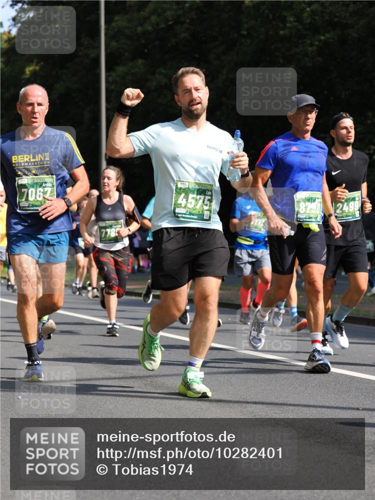 13.09.2026 - 21. swb-Marathon Bremen TobiasT http://msf.ph/oto/10282401 13.09.2026 12:01:15 Laufen 7067, 2, 7785, 4575, 5610, 8750, 2499 meine-sportfotos.de
