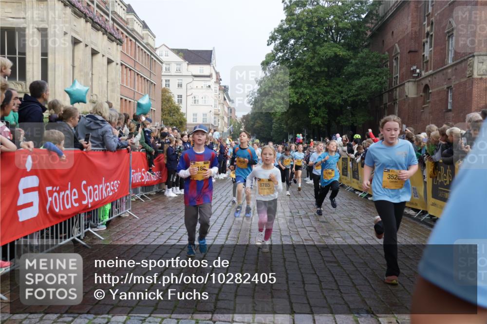 13.09.2026 - Kiel Lauf Yannick Fuchs http://msf.ph/oto/10282405 13.09.2026 08:56:21 Ziel 407, 470, 759, 1009, 1346, 2173, 2497, 2640, 2685, 2719, 3750, 4023, 4165, 4537, 4602, 5459, 5545, 5687, 5823, 6003, 6275, 6371, 6591, 7390, 7702, 7726, 7769, 8056, 8259, 8544, 8784, 8917, 9374, 9957, 10610, 10803, 11310, 11409, 12242, 74, 76, 234, 547, 645, 669, 808, 1126, 1160, 1249, 1310, 1444, 1581, 2143, 2197, 2711, 3179, 3253, 3350, 3358, 3409, 3454, 4545, 4682, 4755, 5012, 5259, 5289, 5297, 5547, 5759, 5781, 5876, 6212, 6232, 6290, 9374 meine-sportfotos.de