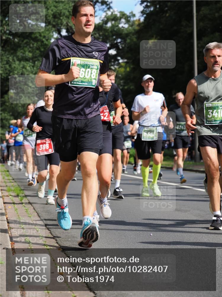 13.09.2026 - 21. swb-Marathon Bremen TobiasT http://msf.ph/oto/10282407 13.09.2026 12:01:21 Laufen 398, 608, 21, 26, 18247, 3410 meine-sportfotos.de