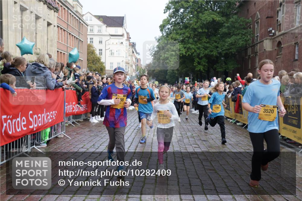 13.09.2026 - Kiel Lauf Yannick Fuchs http://msf.ph/oto/10282409 13.09.2026 08:56:21 Ziel 407, 470, 759, 1009, 1346, 2173, 2497, 2640, 2685, 2719, 3750, 4023, 4165, 4537, 4602, 5459, 5545, 5687, 5823, 6003, 6275, 6371, 6591, 7390, 7702, 7726, 7769, 8056, 8259, 8544, 8784, 8917, 9374, 9957, 10610, 10803, 11310, 11409, 12242, 74, 76, 234, 547, 645, 669, 808, 1126, 1160, 1249, 1310, 1444, 1581, 2143, 2197, 2711, 3179, 3253, 3350, 3358, 3409, 3454, 4545, 4682, 4755, 5012, 5259, 5289, 5297, 5547, 5759, 5781, 5876, 6212, 6232, 6290, 9374 meine-sportfotos.de