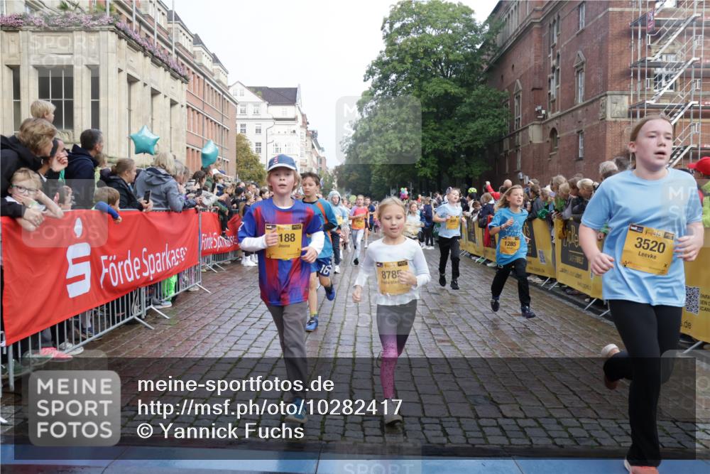 13.09.2026 - Kiel Lauf Yannick Fuchs http://msf.ph/oto/10282417 13.09.2026 08:56:22 Ziel 407, 470, 758, 759, 1009, 1346, 2173, 2497, 2640, 2685, 2719, 3750, 4023, 4165, 4537, 4602, 5459, 5545, 5687, 5823, 6003, 6275, 6371, 6591, 7390, 7702, 7726, 7769, 7866, 8056, 8259, 8544, 8784, 8917, 9957, 10610, 10803, 11310, 11409, 74, 76, 234, 547, 645, 669, 808, 1126, 1249, 1444, 1581, 2143, 2197, 2711, 3179, 3350, 3358, 3409, 3454, 4545, 4682, 4755, 5012, 5259, 5289, 5297, 5547, 5759, 5781, 5876, 6212, 6232, 6290, 7390, 9374 meine-sportfotos.de
