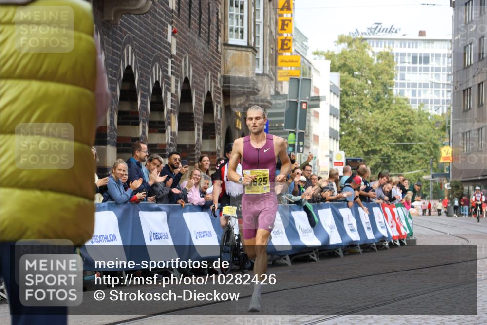 13.09.2026 - 21. swb-Marathon Bremen Strokosch-Dieckow http://msf.ph/oto/10282426 13.09.2026 10:26:45 Ziel 13525, 13502 meine-sportfotos.de