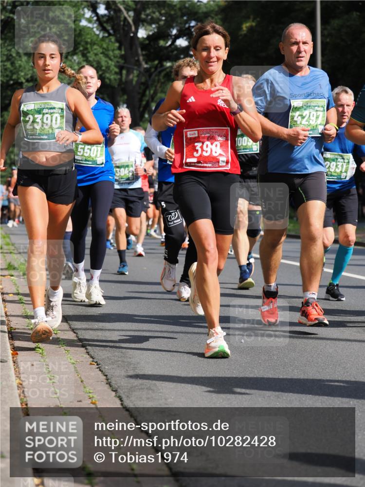 13.09.2026 - 21. swb-Marathon Bremen TobiasT http://msf.ph/oto/10282428 13.09.2026 12:01:27 Laufen 2390, 7, 26, 5501, 3048, 399, 40, 1005, 4297, 2931 meine-sportfotos.de