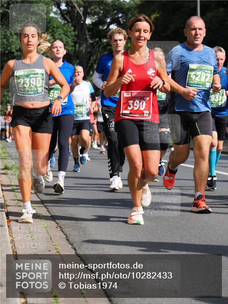 13.09.2026 - 21. swb-Marathon Bremen TobiasT http://msf.ph/oto/10282433 13.09.2026 12:01:27 Laufen 2390, 21, 126, 55, 3048, 390, 20, 4297, 21, 26 meine-sportfotos.de
