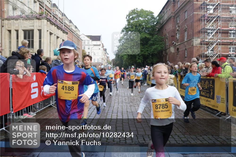 13.09.2026 - Kiel Lauf Yannick Fuchs http://msf.ph/oto/10282434 13.09.2026 08:56:23 Ziel 407, 470, 758, 759, 1009, 1346, 2173, 2497, 2640, 2685, 2719, 3078, 3750, 4023, 4165, 4537, 4602, 5459, 5545, 5687, 5823, 6003, 6275, 6371, 6591, 7702, 7726, 7769, 7866, 8056, 8259, 8544, 8719, 8784, 8917, 9957, 10610, 10803, 11310, 11409, 11795, 74, 76, 234, 547, 645, 669, 808, 1126, 1249, 1346, 1444, 1581, 2143, 2197, 2685, 2711, 3179, 3350, 3358, 3409, 3454, 4755, 5012, 5259, 5289, 5297, 5547, 5759, 5781, 5876, 6212, 6232, 7390, 9374 meine-sportfotos.de