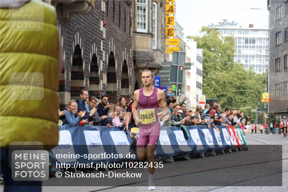 13.09.2026 - 21. swb-Marathon Bremen Strokosch-Dieckow http://msf.ph/oto/10282435 13.09.2026 10:26:45 Ziel 13525, 13502 meine-sportfotos.de
