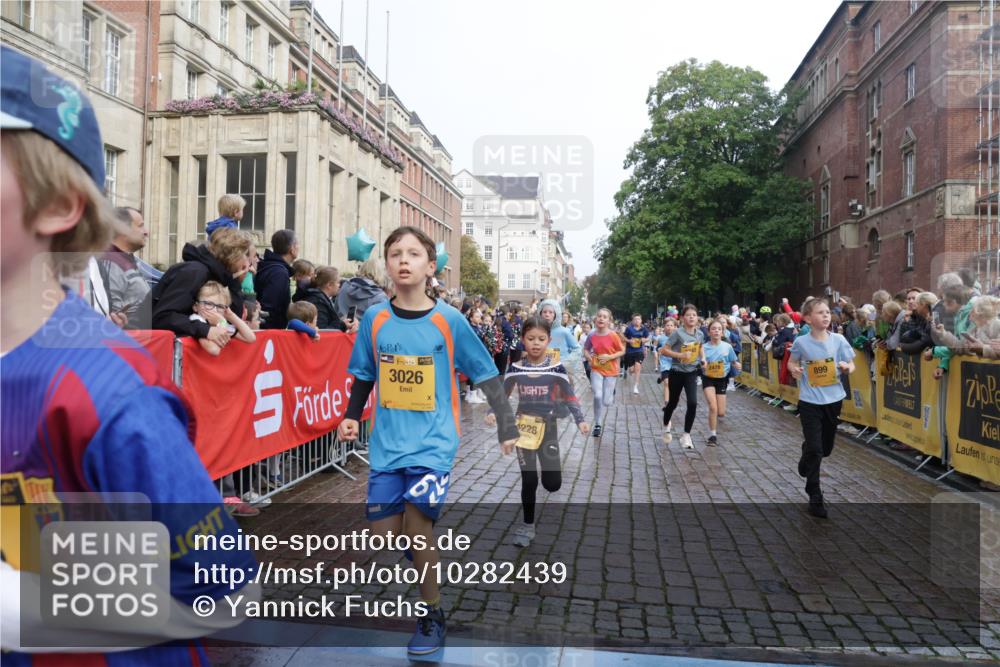 13.09.2026 - Kiel Lauf Yannick Fuchs http://msf.ph/oto/10282439 13.09.2026 08:56:23 Ziel 407, 470, 758, 759, 1009, 1346, 2173, 2497, 2640, 2685, 2719, 3078, 3750, 4023, 4165, 4537, 4602, 5459, 5545, 5687, 5823, 6003, 6275, 6371, 6591, 7702, 7726, 7769, 7866, 8056, 8259, 8544, 8719, 8784, 8917, 9957, 10610, 10803, 11310, 11409, 11795, 74, 76, 234, 547, 645, 669, 808, 1126, 1249, 1346, 1444, 1581, 2143, 2197, 2685, 2711, 3179, 3350, 3358, 3409, 3454, 4755, 5012, 5259, 5289, 5297, 5547, 5759, 5781, 5876, 6212, 6232, 7390, 9374 meine-sportfotos.de